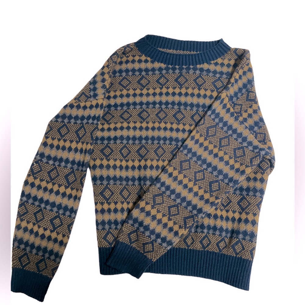 Good quality sweater, never worn. Dark academia/grunge style